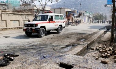 Afganistan'da valiye bombalı saldırı