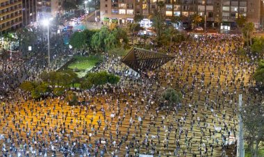 Sosyal mesafeli Netanyahu karşıtı gösteri