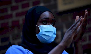 İngiltere'de COVID-19 kaynaklı ölüm riski siyahilerde 4 kat daha fazla