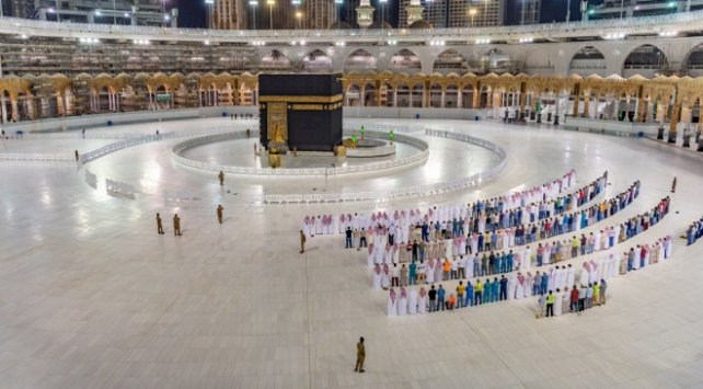 Kabe'de ilk teravih namazı