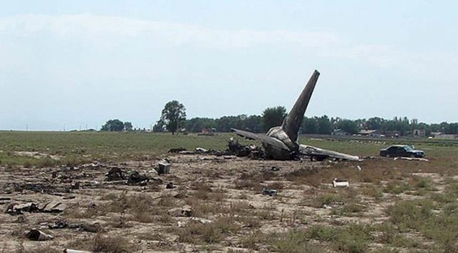 Somali'de yardım malzemeleri taşıyan uçak düştü: 6 ölü
