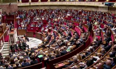 Fransa'da iktidar partisi Mecliste çoğunluğu kaybetti