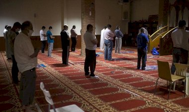 Atina'daki mescitler ibadete açıldı