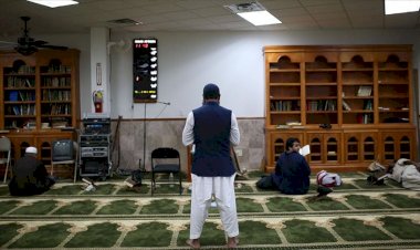 New York'ta Kovid-19 nedeniyle kapanan ibadethaneler açılacak