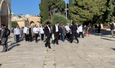 Fanatik Yahudiler 2 ay sonra ibadete açılan Mescid-i Aksa'yı bastı