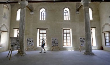 Atina camisiz başkent, tarihi Fethiye Camisi ise sergi salonu