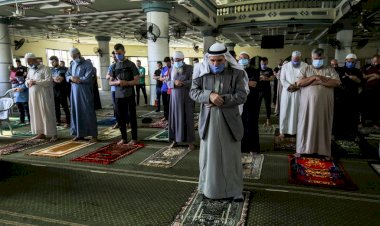 Gazze'de camiler ibadete açıldı