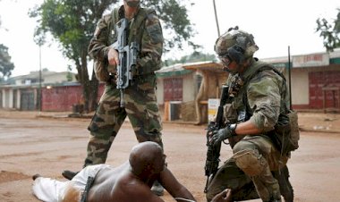 Çoğunluğu Afirka'da olmak üzere 18 bin Fransız askeri yurt dışında bulunuyor