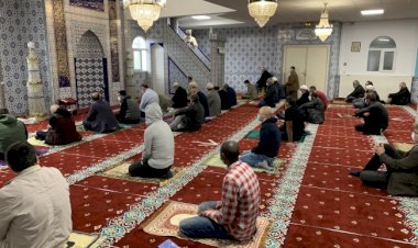 Fransa'da 3 ay sonra ilk cuma namazı