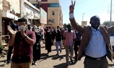 Sudan'da hükümet protesto edildi: Yabancı sömürgeciliğine hayır