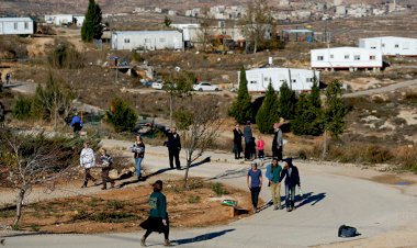 Yahudi yerleşimciler Batı Şeria'da ele geçirdikleri alanda inşaata başladı