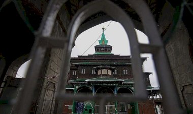 Keşmir’de Müslümanların toplanması yasak, Hindulara izin