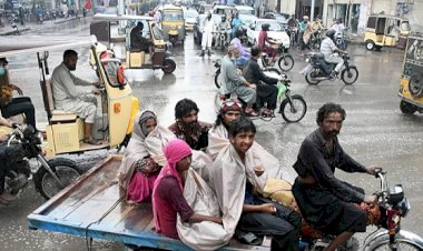 Pakistan'da şiddetli yağışlar sırasında elektrik akımına kapılan 7 kişi öldü