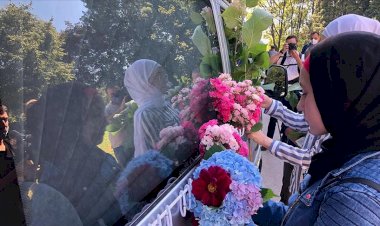 Srebrenitsalı soykırım kurbanlarının cenazeleri, Saraybosna'dan dualarla uğurlandı