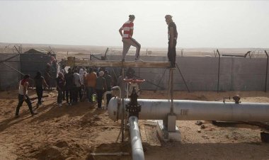 Tunus'un Tatavin vilayetinde göstericiler petrol pompa istasyonunu kapattı