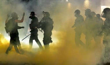 ABD'nin Portland kentinde protestocular mahkeme binasını ateşe verdi