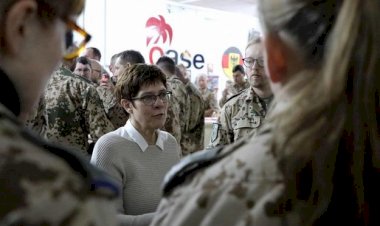 Almanya Savunma Bakanı: 'Libya Türkiye ve Rusya arasında bölünebilir'