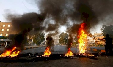 Irak'ta günde 12 saati aşan elektrik kesintileri protesto edildi