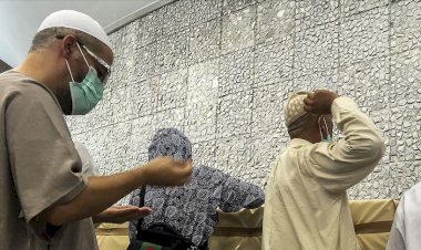 Hacılar şeytan taşladı