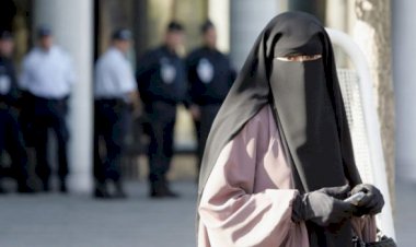 Danimarka'da peçe takan 60 kadına ceza kesildi