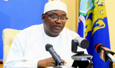 Gambiya Devlet Başkanı Barrow ve 3 bakan COVID-19'a yakalandı