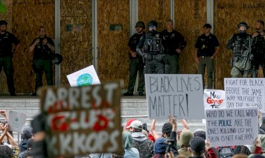 ABD'nin Portland kentinde polis ırkçılık karşıtı protestoları 'yasa dışı' ilan etti
