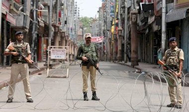 Özel statüsünün kaldırılmasının birinci yılında Cammu Keşmir'de sokağa çıkma yasağı