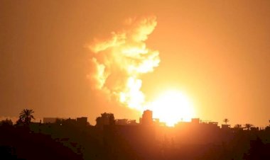 İşgalci İsrail, Gazze'de Hamas'a ait bir noktaya saldırdı