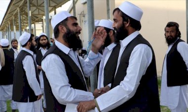 Afgan hükümeti 400 üst düzey Taliban mahkumunu serbest bırakmaya başladı