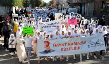 Kur'an Nesli Platformu'ndan 'Hayat Namazla Güzeldir' programına davet