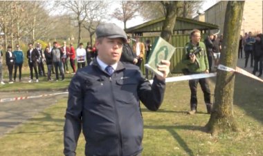 Aşağılık, faşist! Parti lideri cami önünde Kur'an-ı Kerim yakmak istedi