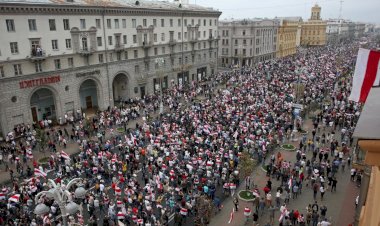 Belarus'ta protestocular Lukaşenko'nun konutuna doğru harekete geçti