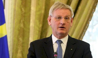 İsveç'in Eski Başbakanı Bildt: Kur'an'ın yakılması asla kabul edilemez