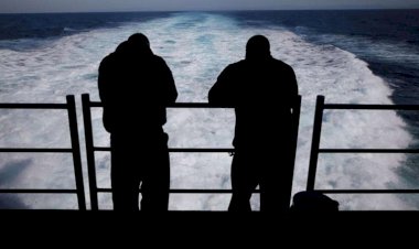 ABD donanması, Umman Denizi'nde kaybolan personeli arıyor