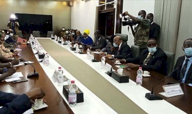 Batı Afrika bloku Mali'de sivil geçiş için 15 Eylül'e kadar süre verdi