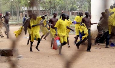 Uganda'da cezaevinde isyan: 3 kişi öldü, yüzlerce mahkum silahlarla firar etti