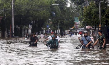 Endonezya'da şiddetli yağışlar hayatı felç etti