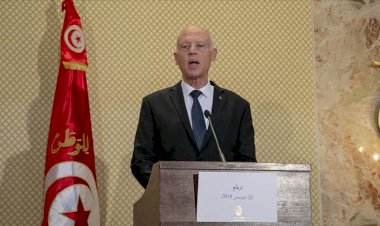 Tunus Cumhurbaşkanı'ndan eski rejim üyelerine engelleme