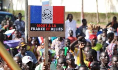 Mali'de Fransa karşıtları sokağa indi