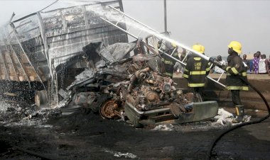 Nijerya'da zincirleme kazanın ardından yangın çıktı: 23 ölü