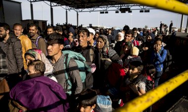 İngiltere, mültecileri feribotlarda tutmayı değerlendiriyor