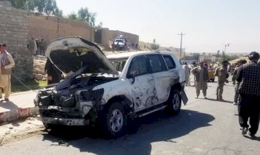 Afganistan'da Vali Yarmal'ın konvoyuna bombalı saldırı: 8 ölü