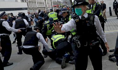 İngiltere'de ırkçılık soruşturması: Polisler açığa alındı