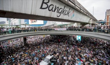 Tayland'da hükümet karşıtı protestolar yasağa rağmen devam ediyor