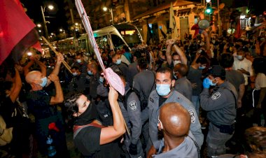 İşgalci İsrail'de kısıtlamalar kaldırılınca Netanyahu karşıtları sokaklara döküldü