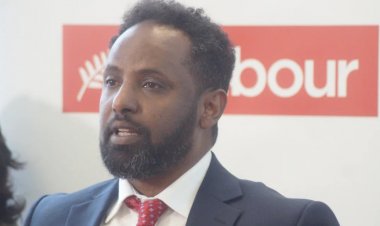 Eritreli mülteci Ömer, temizlikçi olarak geldiği Yeni Zelanda'da milletvekili oldu