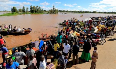 Kenya'da seller 20 bin kişiyi yerinden etti