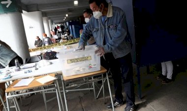 Şili'de halk anayasanın yeniden yazılmasını istedi