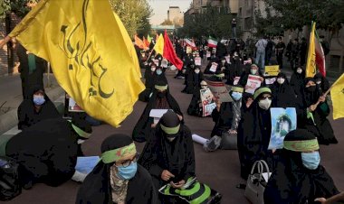 Tahran'da 'Paris'in İblisi' protesto edildi