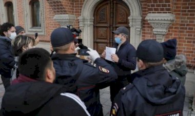 Rusya’da Müslümanlar Macron’u protesto etti